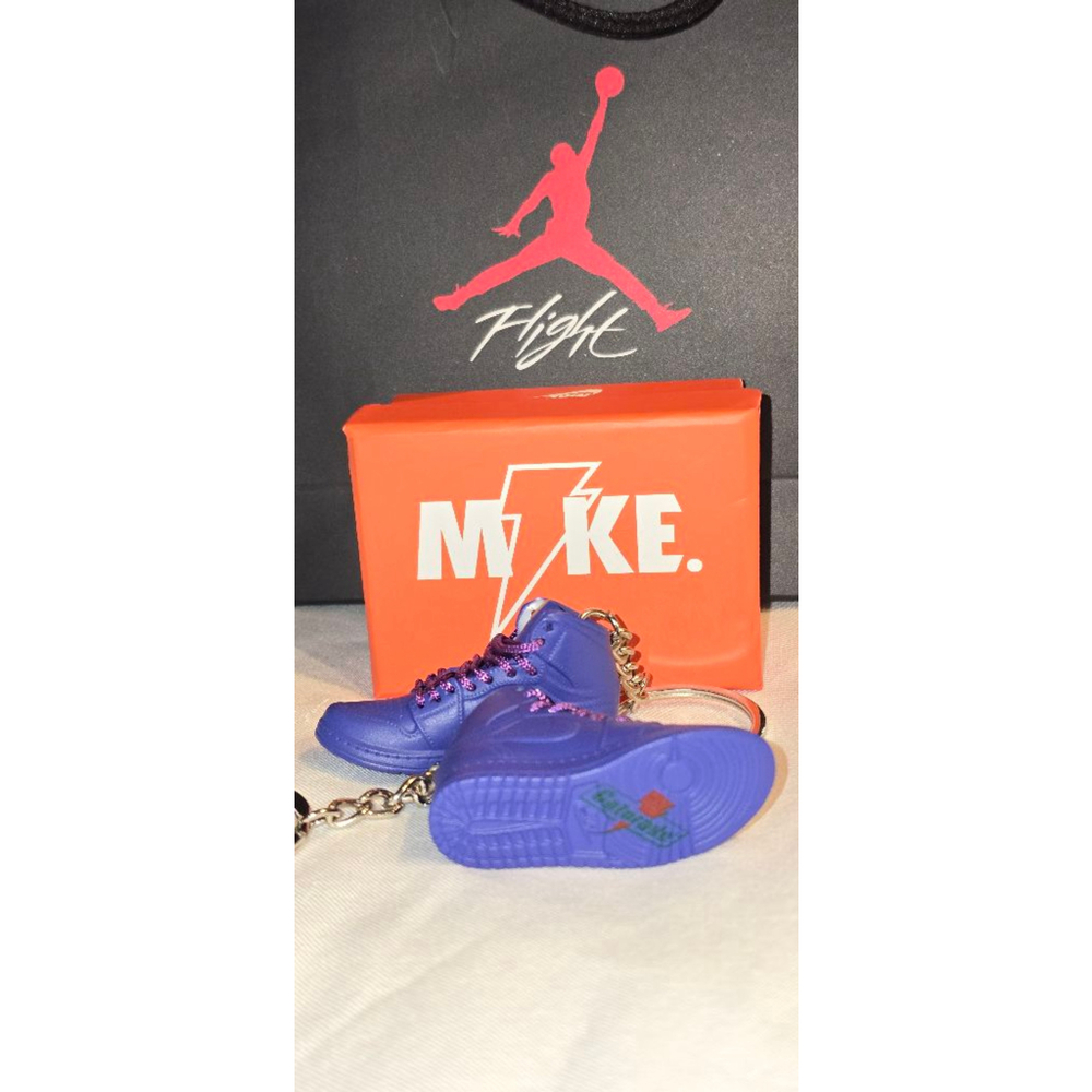 Unisex Purple Sneaker Keychain Set with Box and Bag One Size - Picture 4 of 4